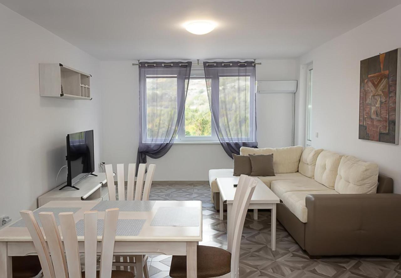 Apartment Lilia Kavarna Luaran gambar