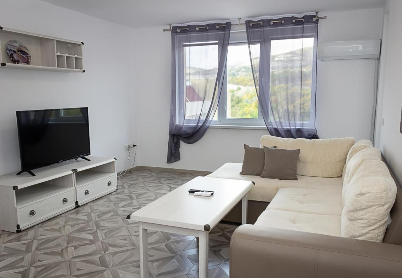 Apartment Lilia Kavarna Luaran gambar