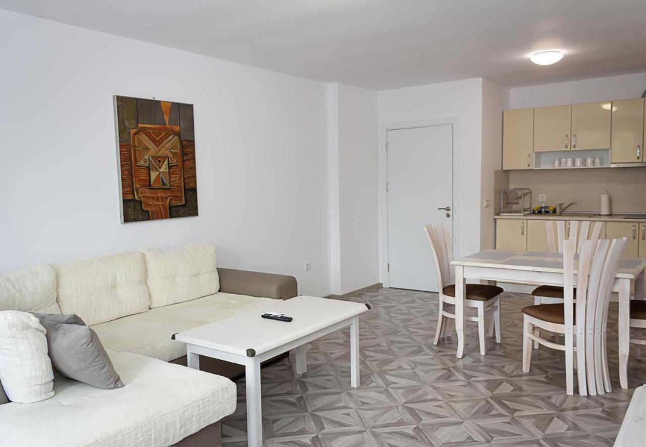 Apartment Lilia Kavarna Luaran gambar
